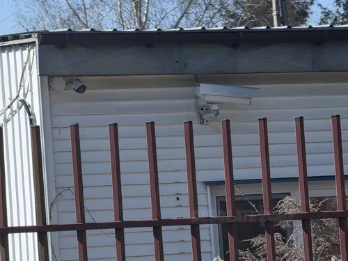 opuszczony budynek - zdjęcie 2/4