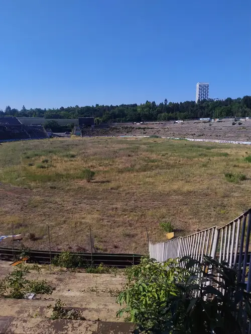 Opuszczony stadion - zdjęcie 10/18