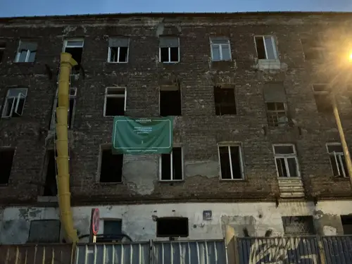 Opuszczona kamienica - zdjęcie 3/8