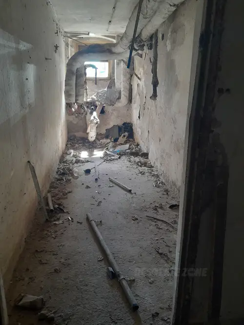 Opuszczona przychodnia wojskowa.