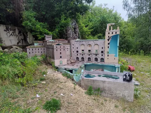 Opuszczony Park Miniatur Sakralnych Złota Góra w Częstochowie