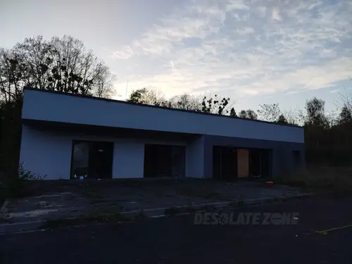 Hale targowe i biurowiec - zdjęcie 22/23