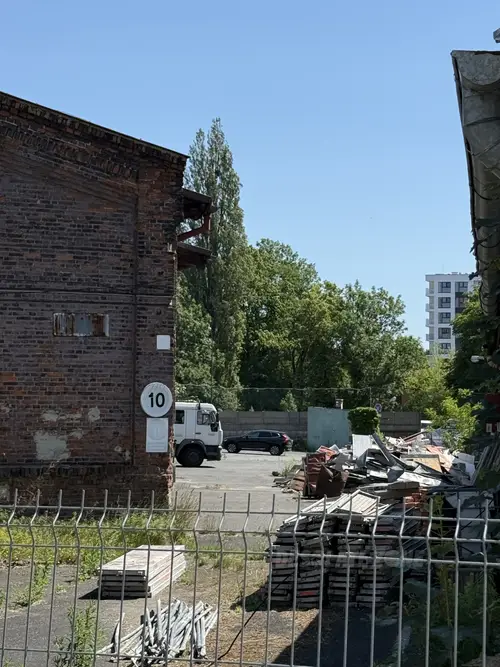 Dawny magazyn towarzystwa akcyjnego "Warrant" Składy Towarowe.