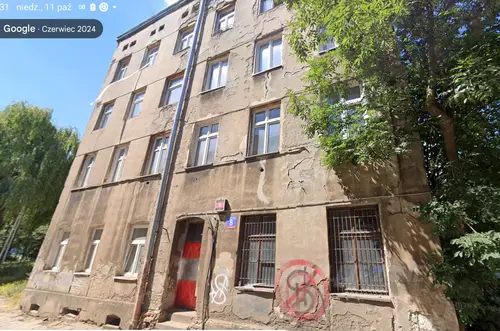 Kamienica przy parku(na terenie)