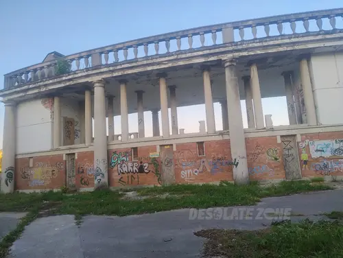 Opuszczony stadion - zdjęcie 3/16