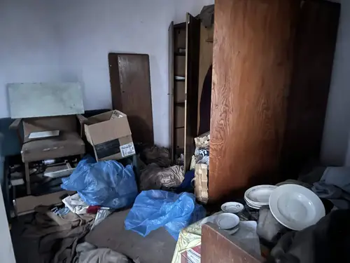 Opuszczony dom z działającym prądem. - zdjęcie 9/9