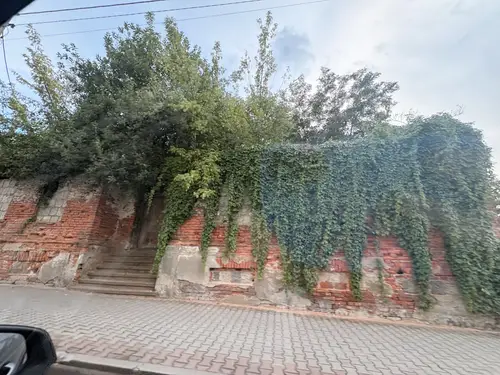 Ruiny opuszczonego  przedszkola - zdjęcie 1/3