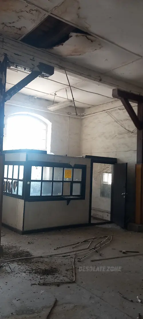 Opuszczony budynek po dawnej jednostce wojskowej - photo 19/38