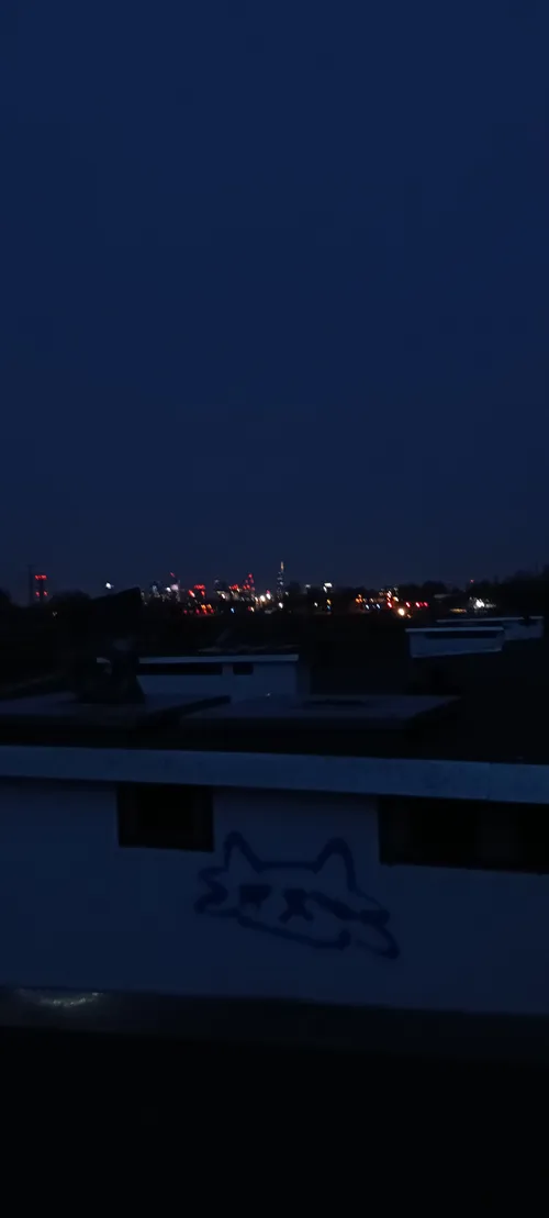 Opuszczona kotłownia z kominem