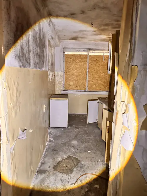 Opuszczony hostel - zdjęcie 33/36