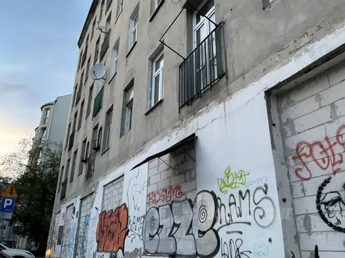 Opuszczona kamienica - zdjęcie 1/1