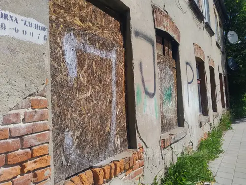 Opuszczona kamienica - zdjęcie 2/6