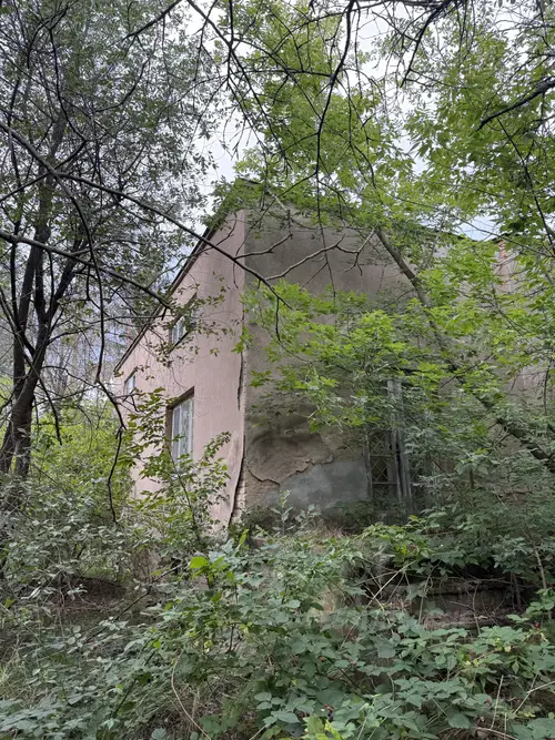 Opuszczony dom - zdjęcie 1/9
