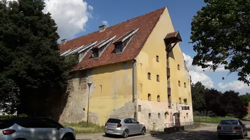 Opuszczony spichlerz. - zdjęcie 1/2