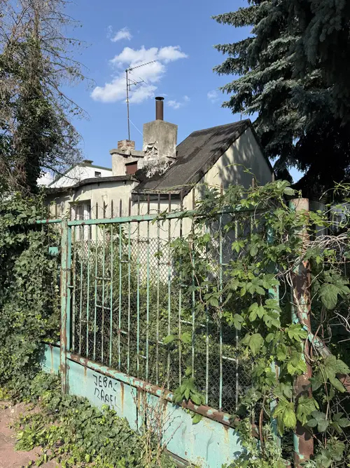 Opuszczony dom - zdjęcie 3/4
