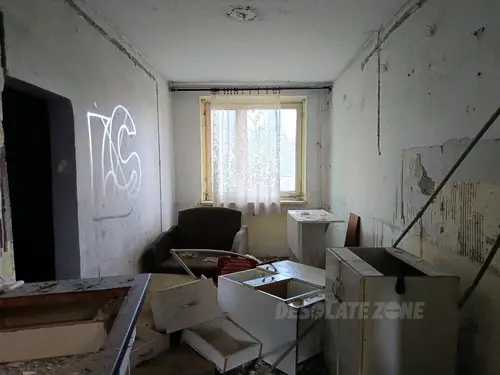 opuszczony hotel prcowniczy - zdjęcie 4/6
