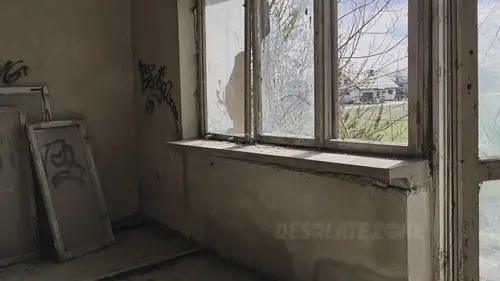 Opuszczony niedokończony dom z halą., Rzgów - photo 11/23