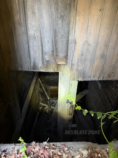 Opuszczona kamienica piaseczno - photo 3/8
