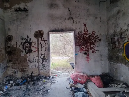 Opuszczone budynki pkp - zdjęcie 4/8