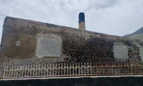 Komin i zabudowania na Stromboli - zdjęcie 1/2