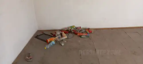 Opuszczona przychodnia wojskowa.