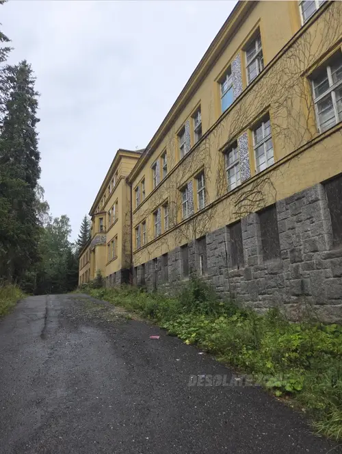 Opuszczony szpital - zdjęcie 2/12
