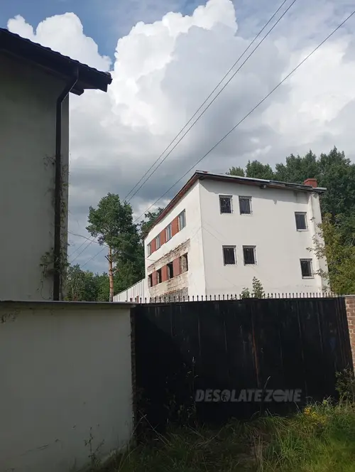 Opuszczona fabryka manekinów i rekwizytów reklamowych - zdjęcie 3/38