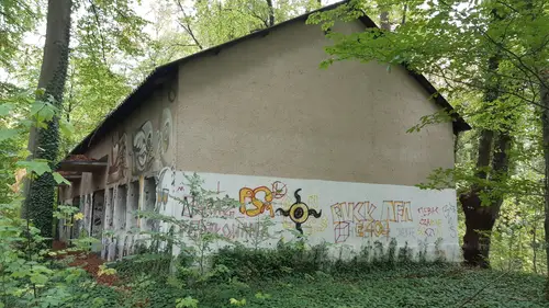 Budynki byłej jednostki przy j. Szmaragdowym - zdjęcie 1/8