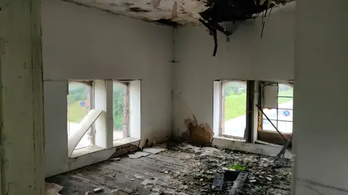 Opuszczony budynek po dawnej jednostce wojskowej - photo 9/17