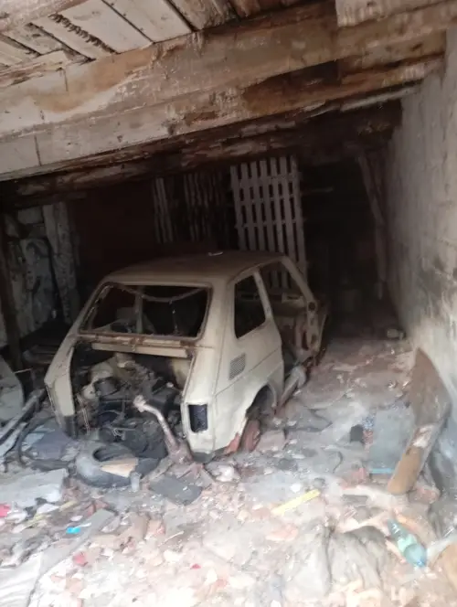 Dom z dwoma samochodami