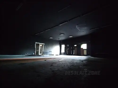 Hale targowe i biurowiec - zdjęcie 20/23