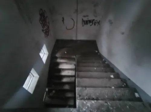 Opusczony budynek - zdjęcie 4/6