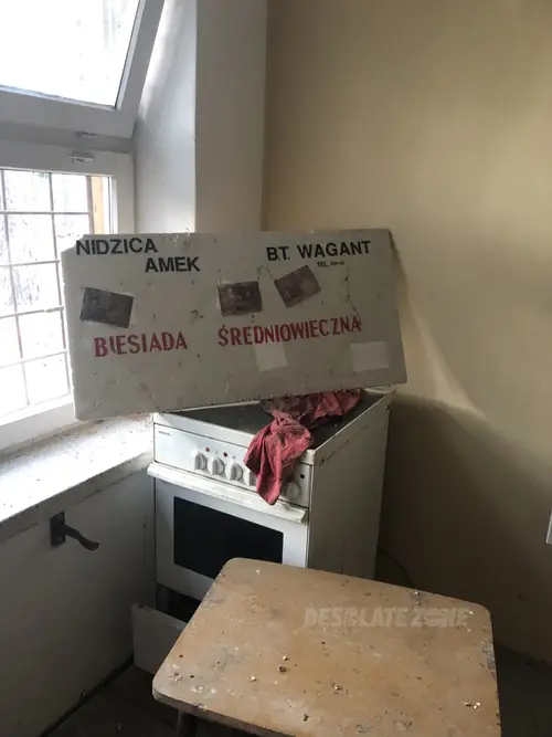 Opuszczony ośrodek wypoczynkowy - zdjęcie 2/10