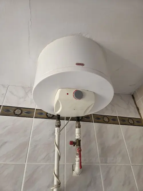 Opuszczony budynek wielofunkcyjny, Łódź - photo 1/19