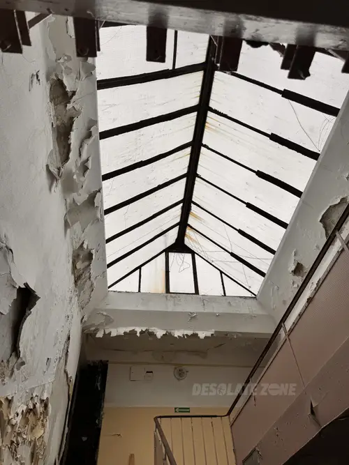 Opuszczony hostel - zdjęcie 7/36