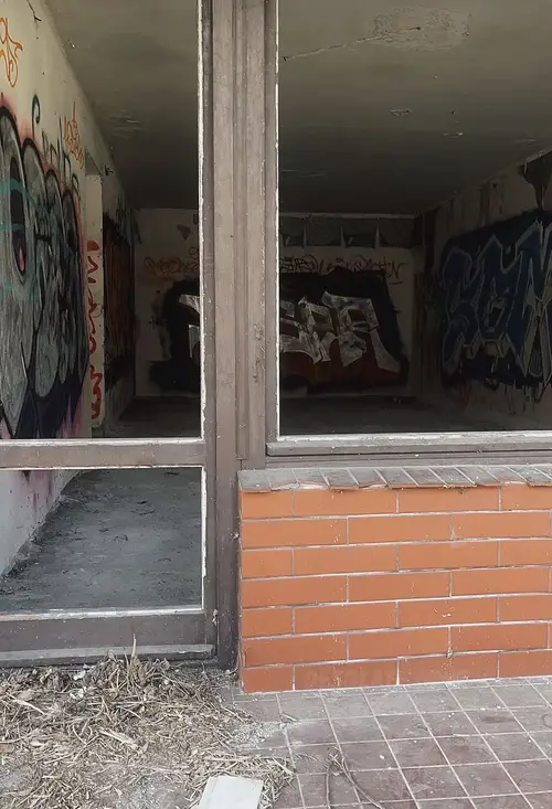 Opuszczony dom - zdjęcie 8/11