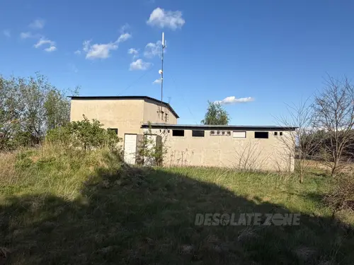 Opuszczony dom z dokumentami rozwodowymi