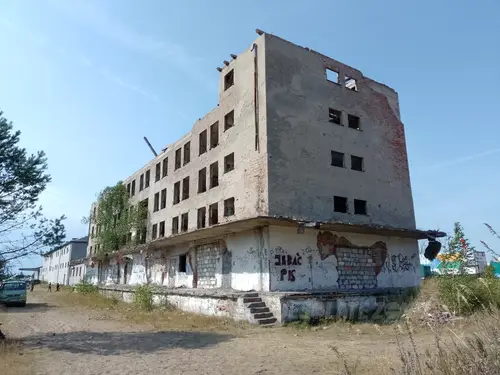 Opuszczone budynki po dawnych koszarach wojskowych, Borne Sulinowo - photo 1/42