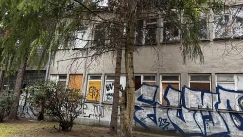 Opuszczona przychodnia rejonowa SZPZLO Warszawa-Ochota - photo 3/11