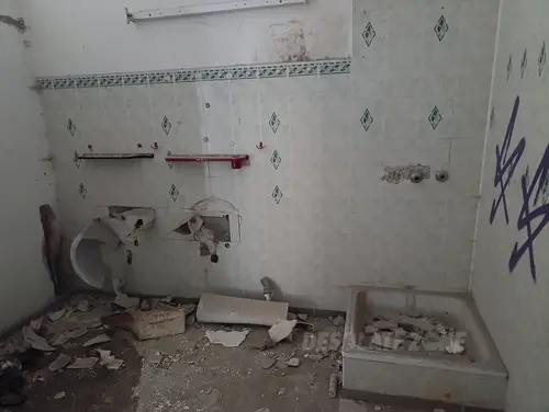 Opuszczone budynki po dawnych koszarach wojskowych, Borne Sulinowo - photo 5/40