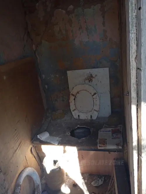 Opuszony pałacyk - zdjęcie 3/9