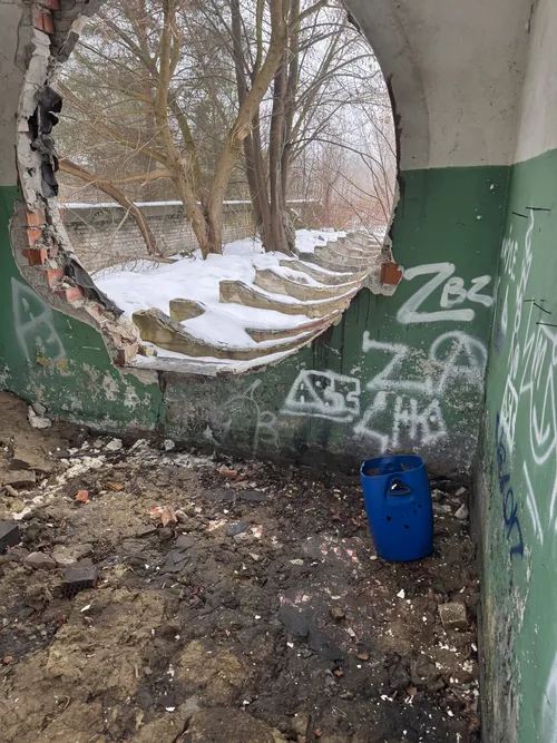 Opuszczona baza paliwowa