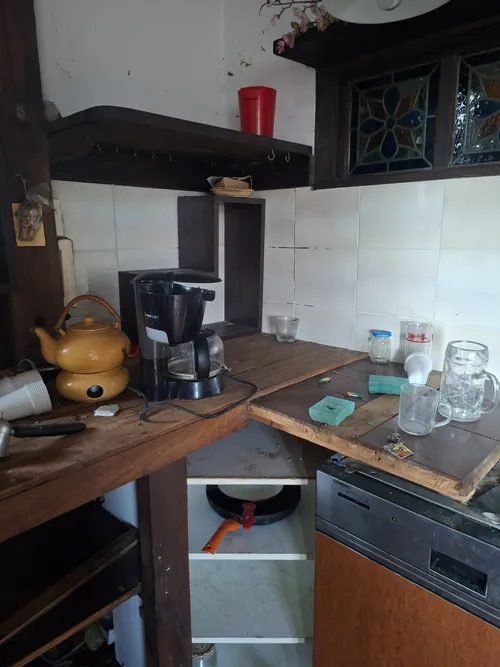 dwa opuszczone domki