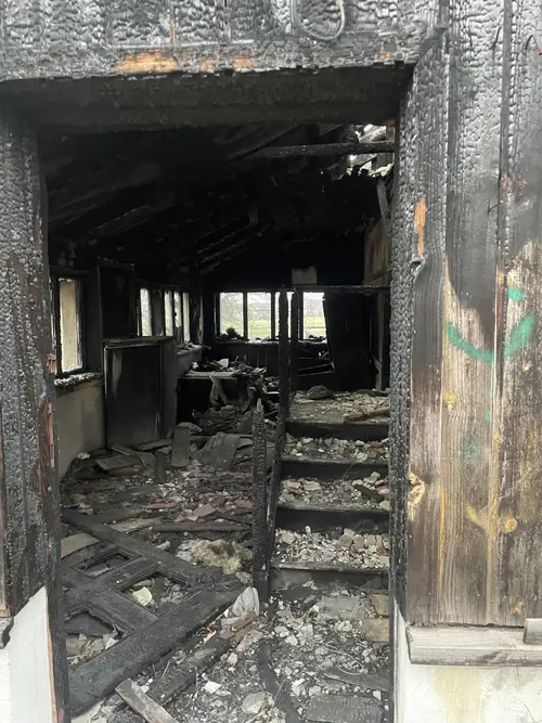 Opuszczone gospodarstwo i spalony domSady Opolskie - zdjęcie 1/7