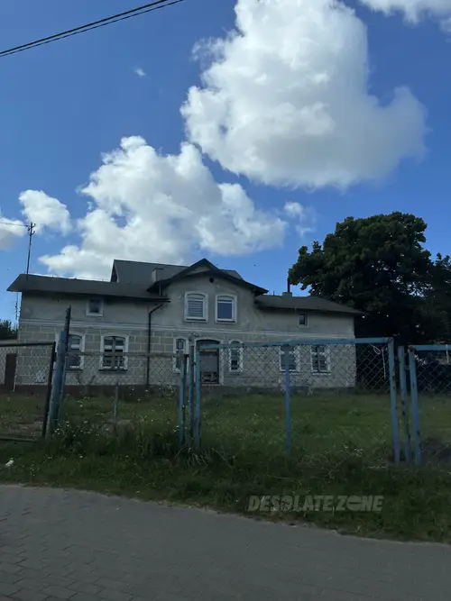 OPUSZCZONY DOM - zdjęcie 1/3