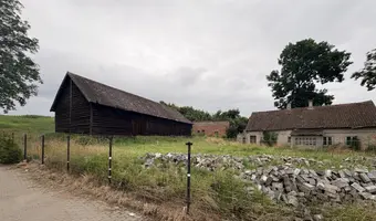 Opuszczony Dom ze stodołą