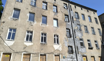 Opuszczona kamienica.