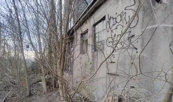 Opuszczone budynki przy torach - zdjęcie 2/4