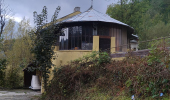 Przeszklona budowla,