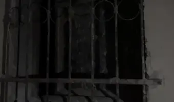 Dom obok warsztatu samochodowego